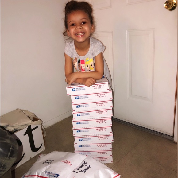 Meet your Posher, Liv 🌻 - Picture 4 of 4